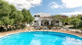 Astonishing dettached restored country house near Alaior in Greeny Atmosphere