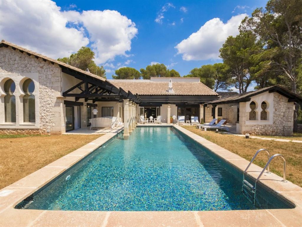 Villa for sale  with personality in Menorca in Cala Galdana
