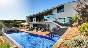 Amazing villa for sale in Menorca with high standard built in Cala Llonga