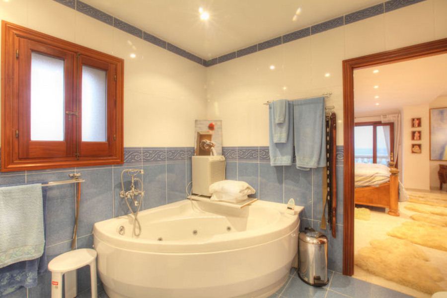 Fantastic luxury villa for sale in Minorca in Punta Prima
