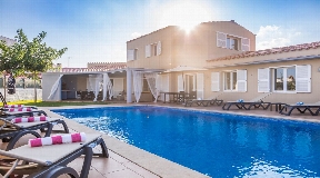 Supreme villa for sale in Menorca located in center of Mahon