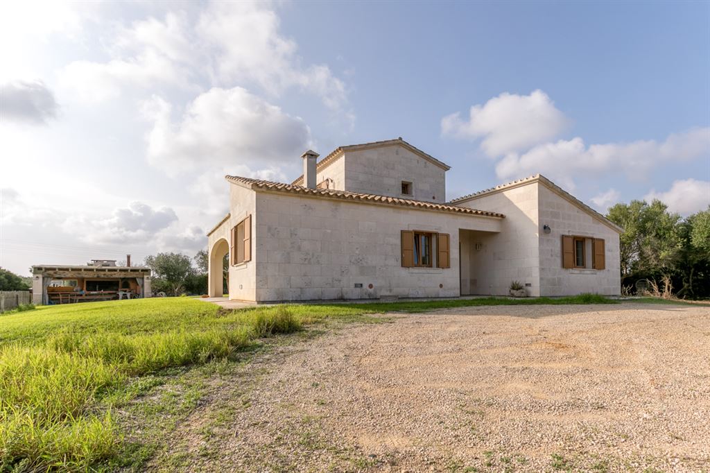 Attractive country house for sale in Menorca near Mahon