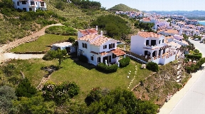Nice sea facing villa for sale in Menorca in front of Playa de Fornells