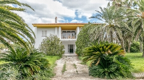 Wonderful villa for sale in Menorca in a charming environment of Alaior
