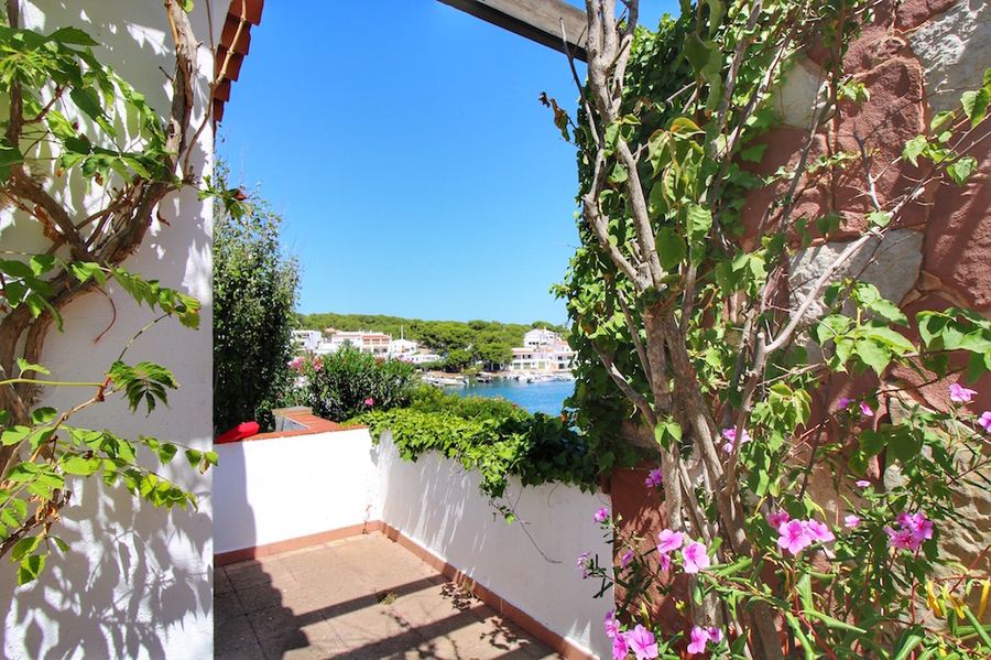 Luxurious villa with straight access to the sea in Menorca for sale