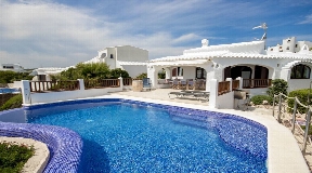 Excellent renovated villa for sale with sea views in Cala Morell