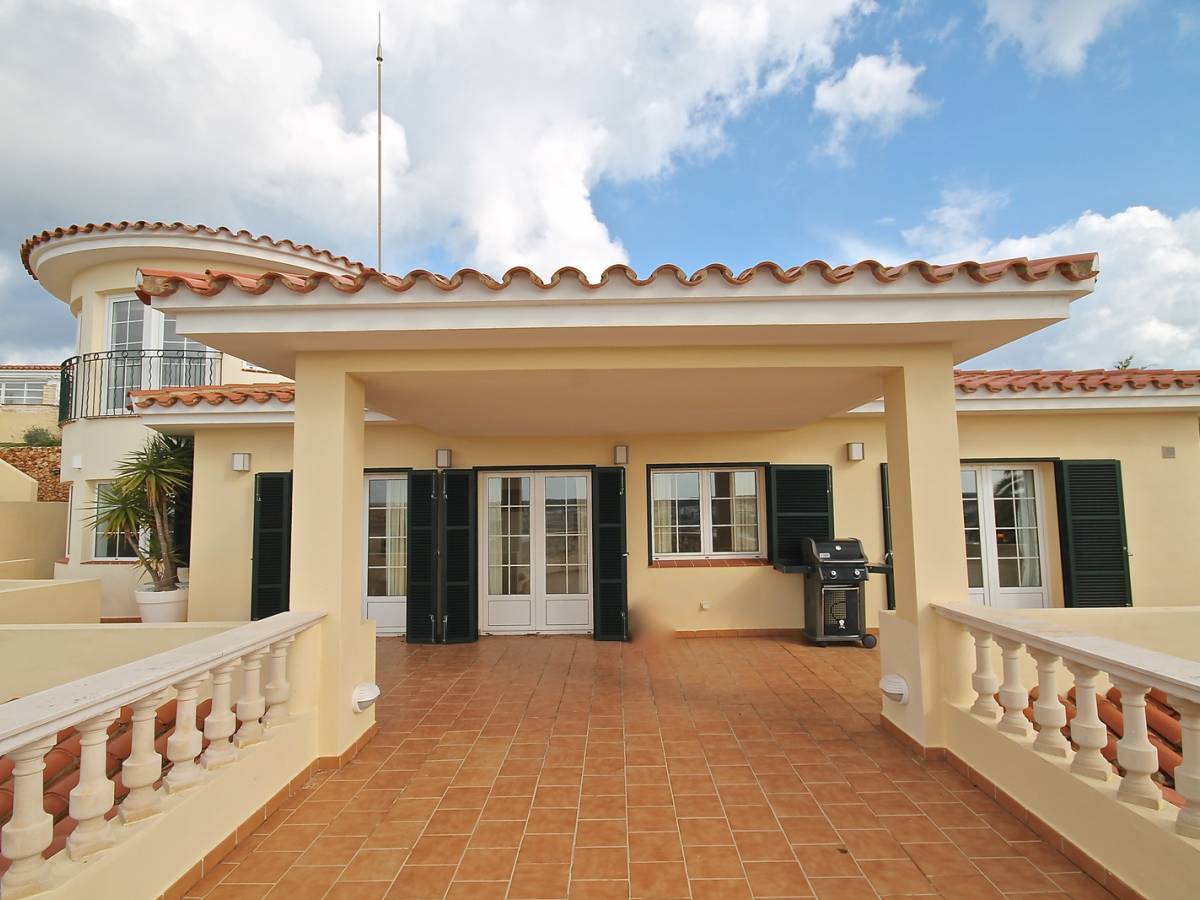 Spacious south facing villa with panoramic view over the Mahon port