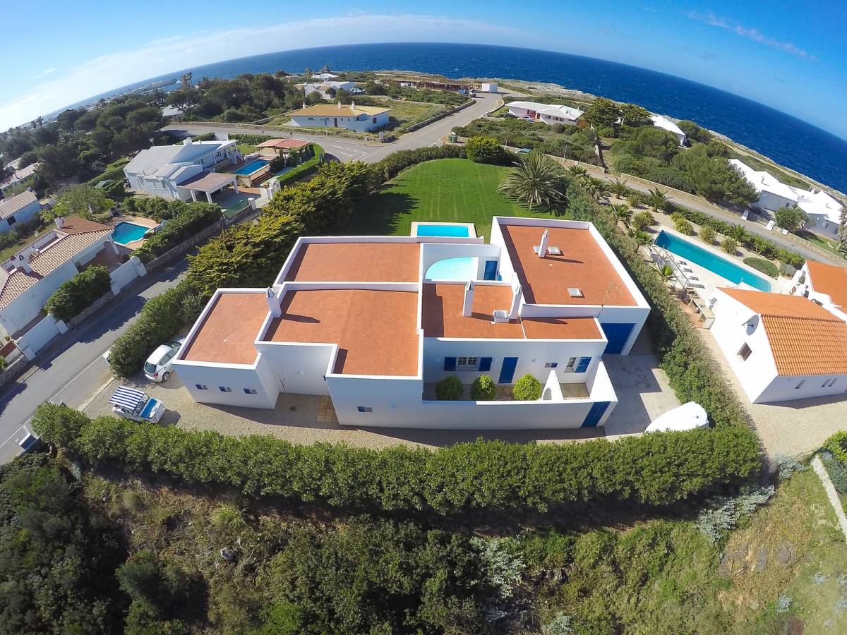 High quality detached villa with a large garden in Menorca