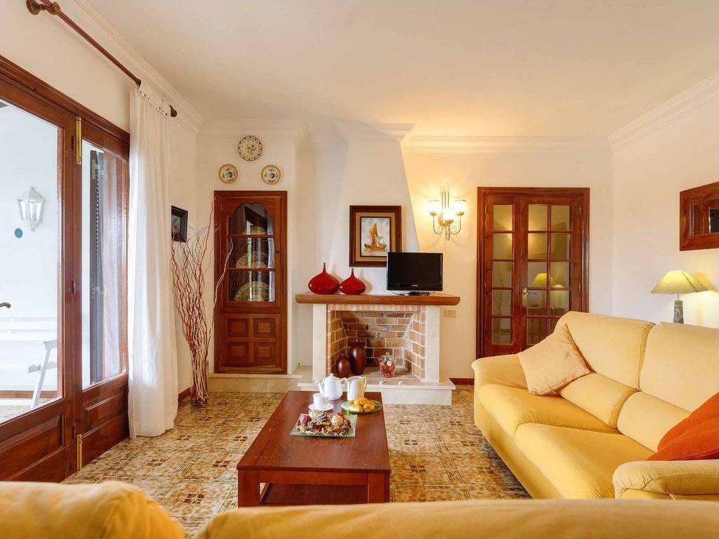 Attractive front line villas for sale on plot 836m² in Cala Galdana