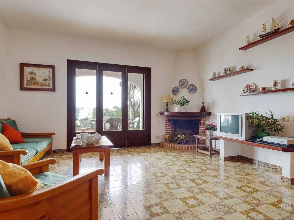 Attractive front line villas for sale on plot 836m² in Cala Galdana