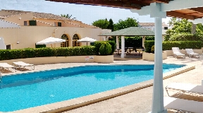 Well-maintained hotel with 8 rooms and bathroom in Menorca for sale