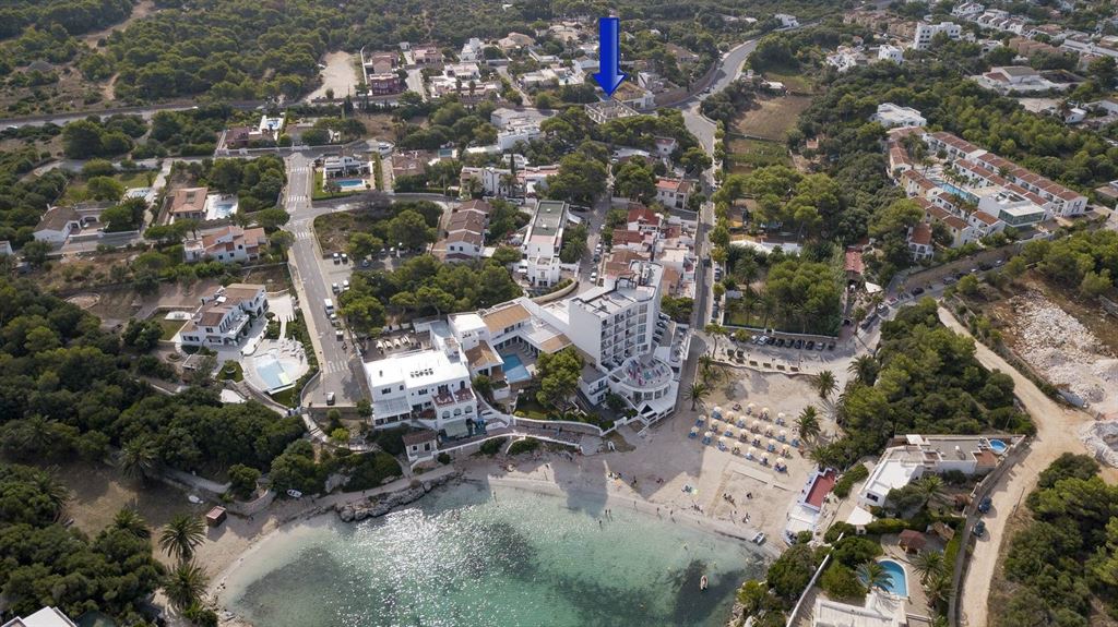 Ideal for a luxurious hotel next to Santandria dreamy beach