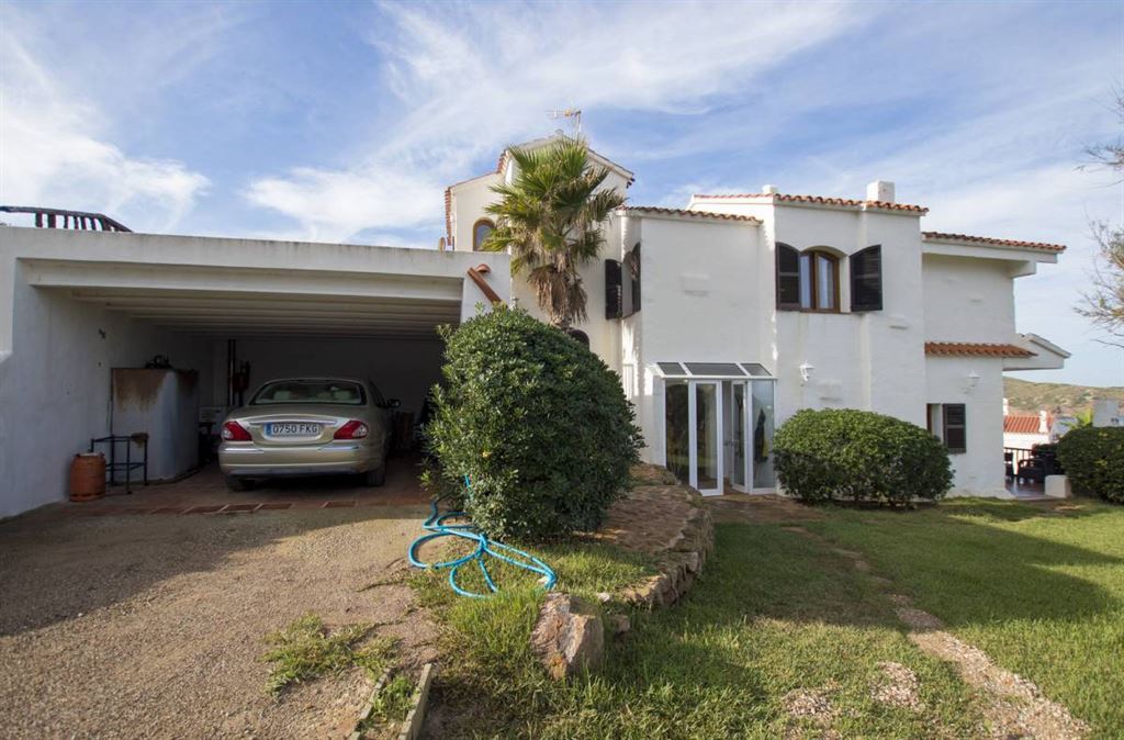 Detached villa with wonderful sea views in Menorca in Fornells