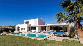 Modern villa on the south coast of Menorca near the beach for sale