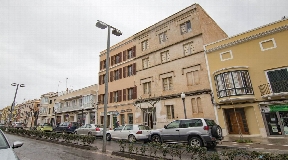 House for refurbishment for sale on the main street of Ciutadella