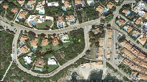 Building land in the first line with beautiful sea views and close to the beach