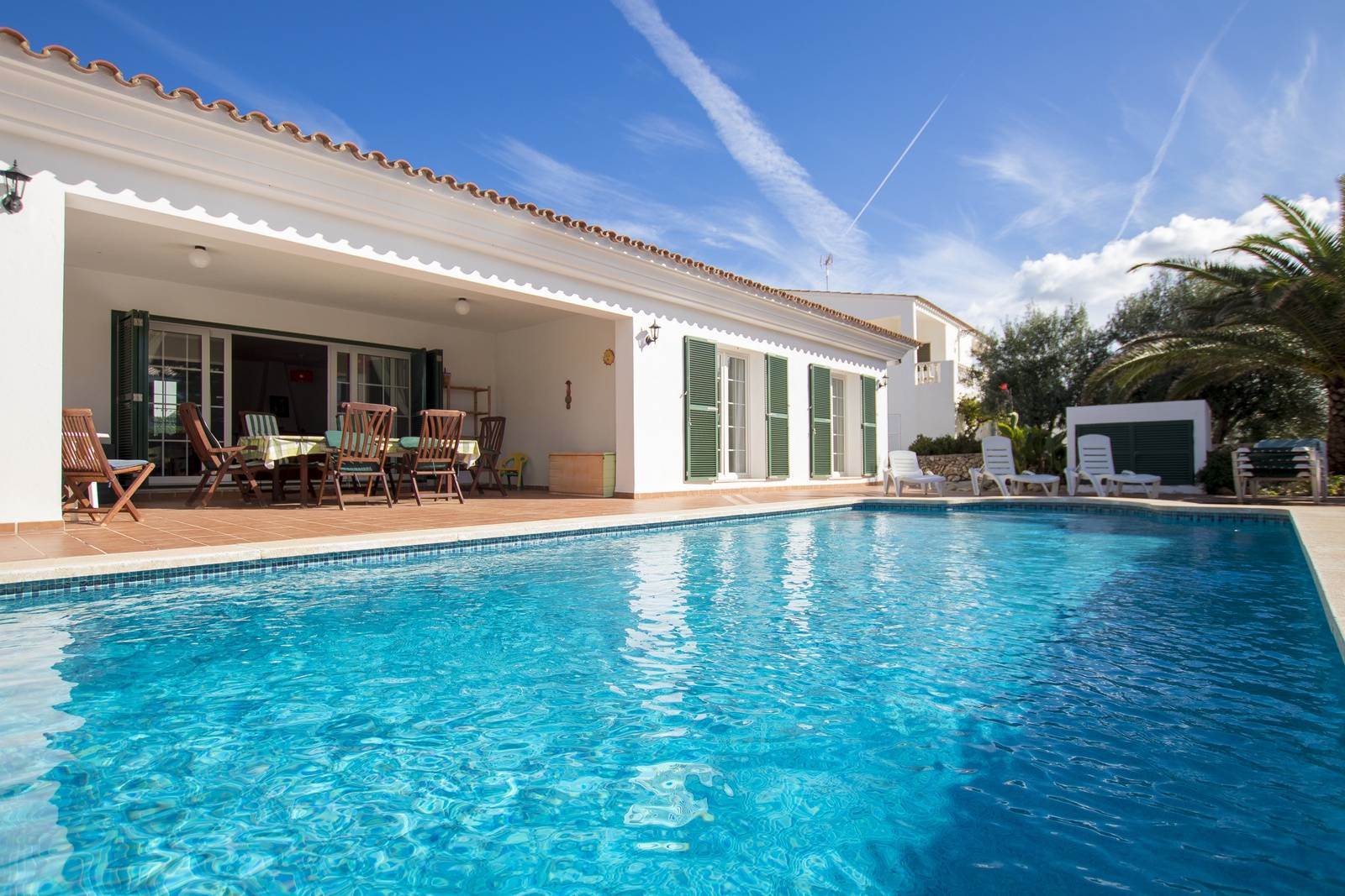 Lovely Villa for sale in Menorca with walking distance to a sandy beach in Arenal