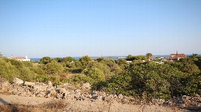Large plot in the coastal town Punta Prima on Menorca