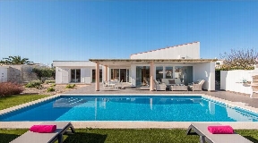 Modern villa with swimming pool on Menorca in Binidali for sale