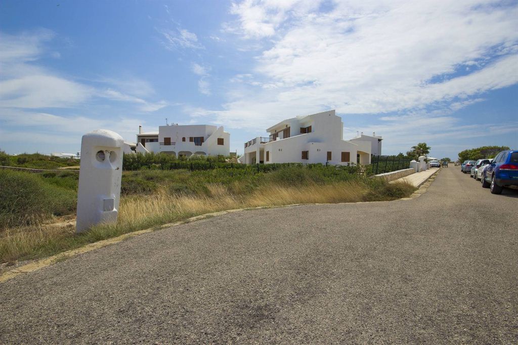 Land with 1.000 sqm size in best location of Calla Morell in Ciutadella