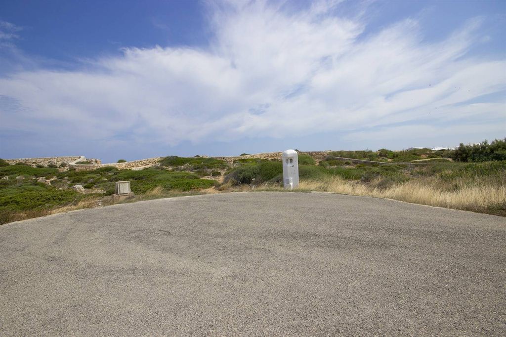Land with 1.000 sqm size in best location of Calla Morell in Ciutadella