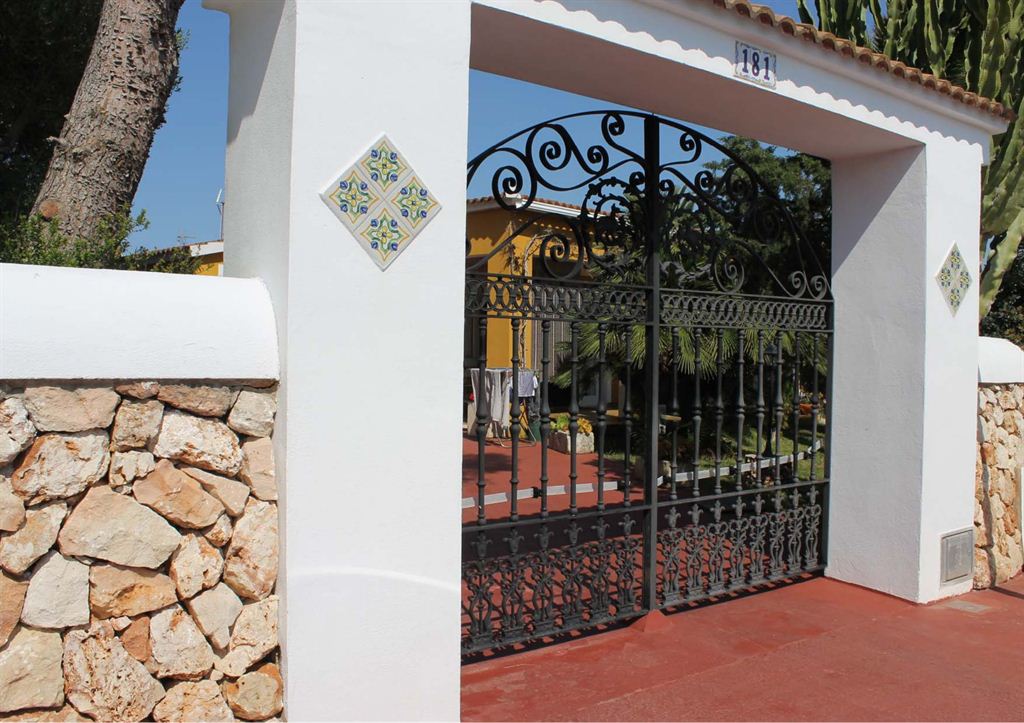 Nice detached house for sale in Cala Blanca