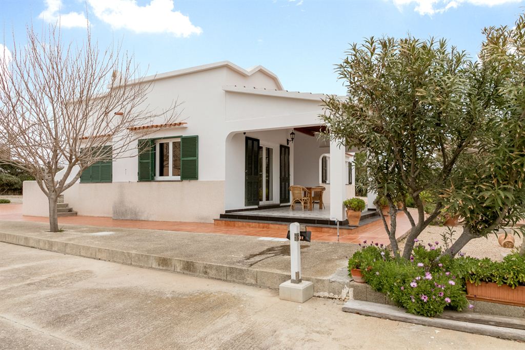 The fantastic villa for sale in Cales Piques
