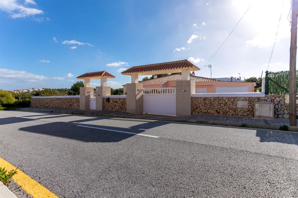 Fabulous detached villa with pool for sale in Son Ganxo