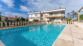 Fabulous huge sea front villa in Es Castell for sale