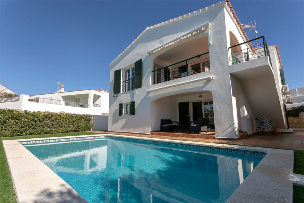 Attractive villa with 550 sqm land in Cala Longa for sale