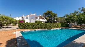Great villa for sale with pool and garden near Mahón