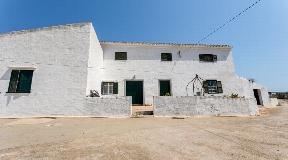 Attractive property for sale with sea views with south of Sant Climent
