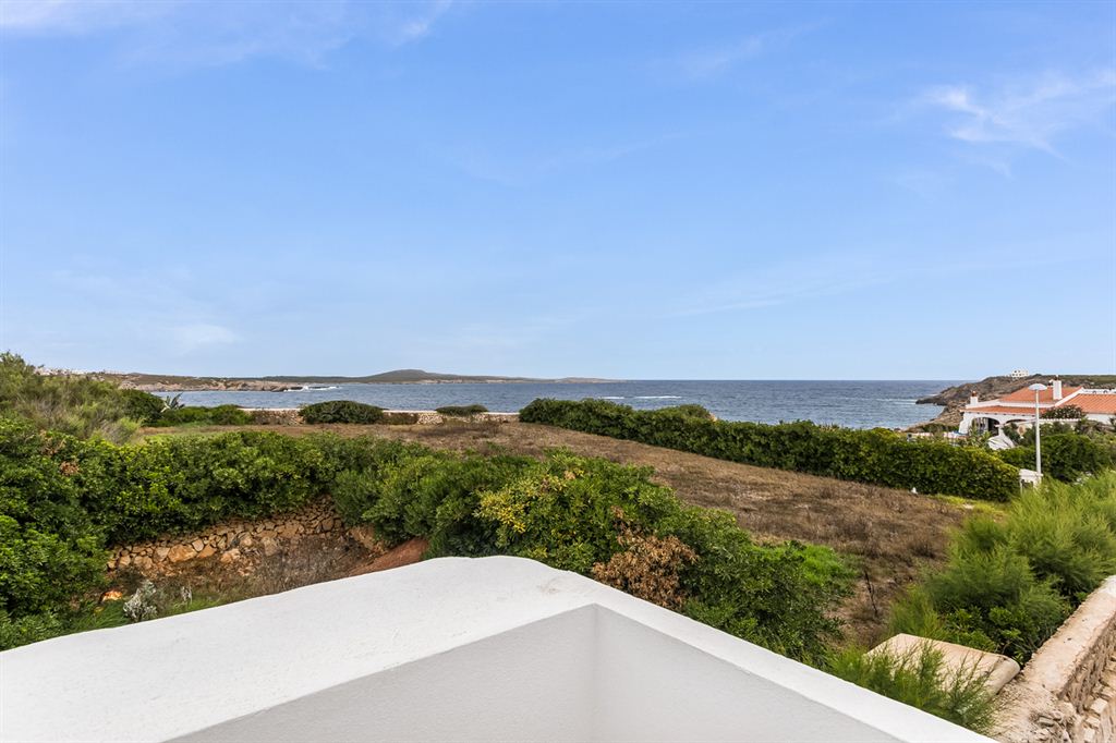 Nice gated complex for sale with 6 beautiful apartments, in Arenal d'en Castell with sea views