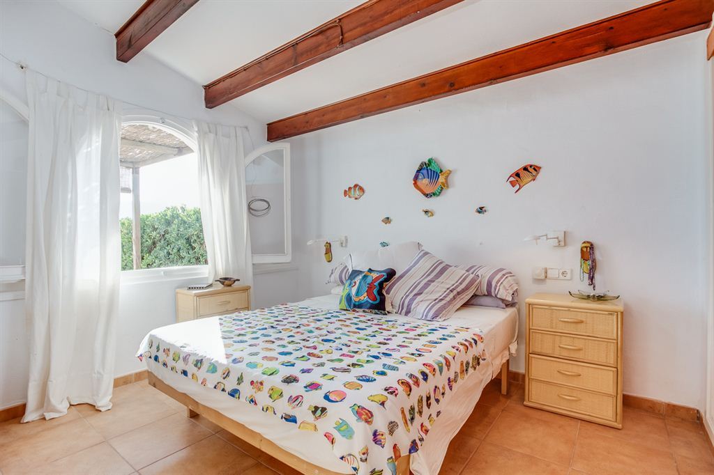 Typical Menorcan villa for sale with sea views in Binibeca