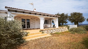 Frontline bungalow with pool and garden in S'Algar for sale