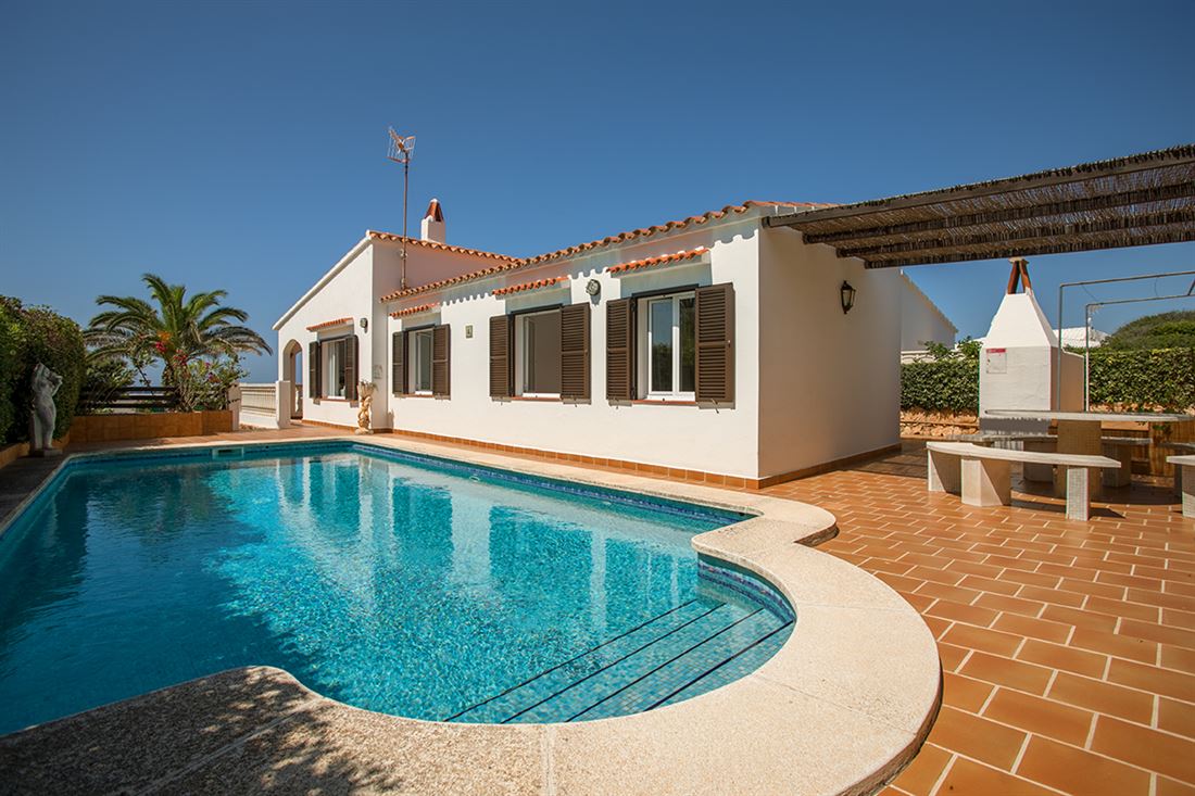 Superb villa with sea views and tourist license for sale in Binibeca Vell