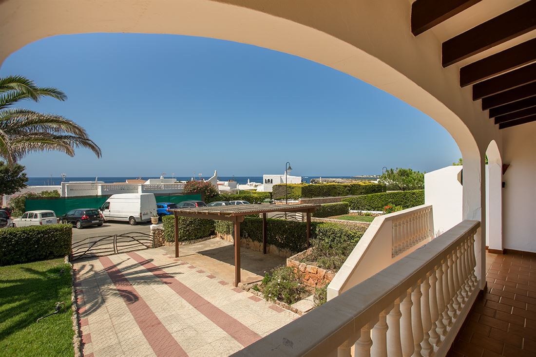 Superb villa with sea views and tourist license for sale in Binibeca Vell