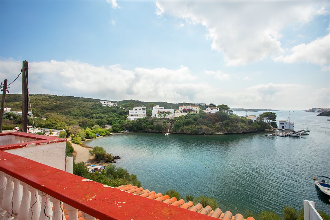 Villa to reform with sea views and the pier in Cala Partió