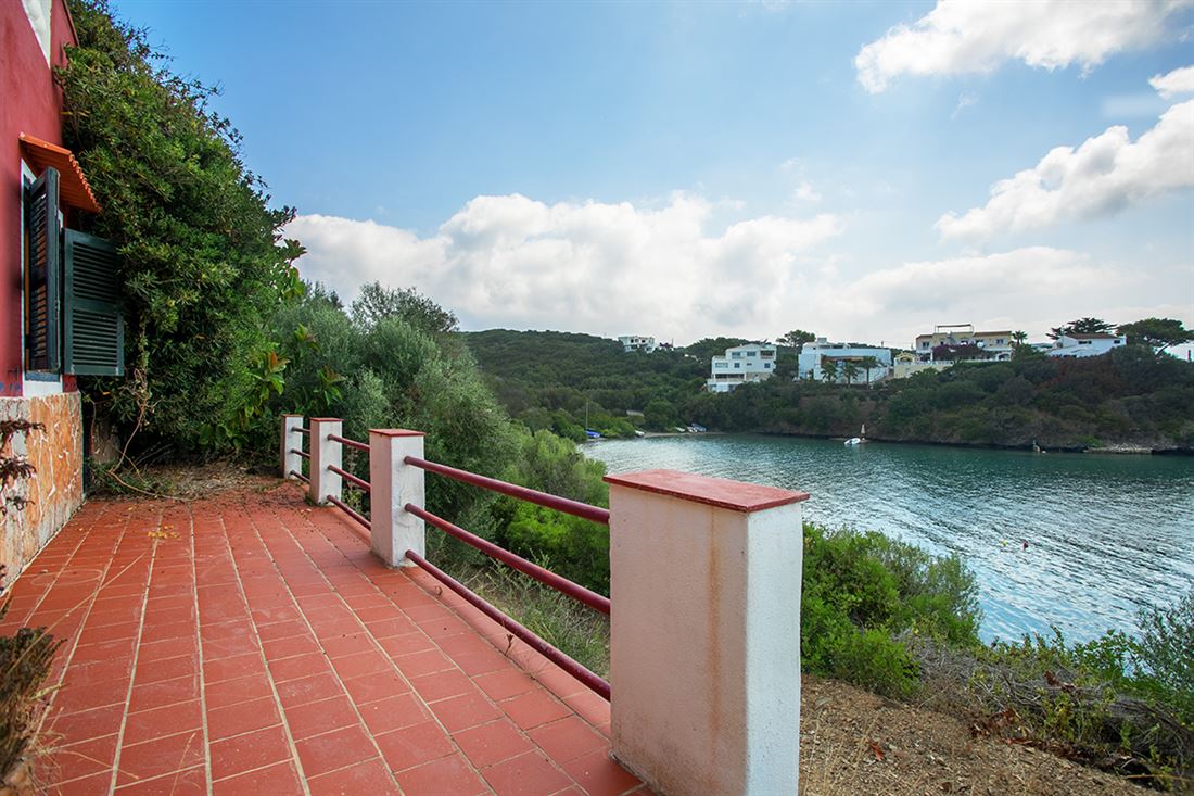 Villa to reform with sea views and the pier in Cala Partió