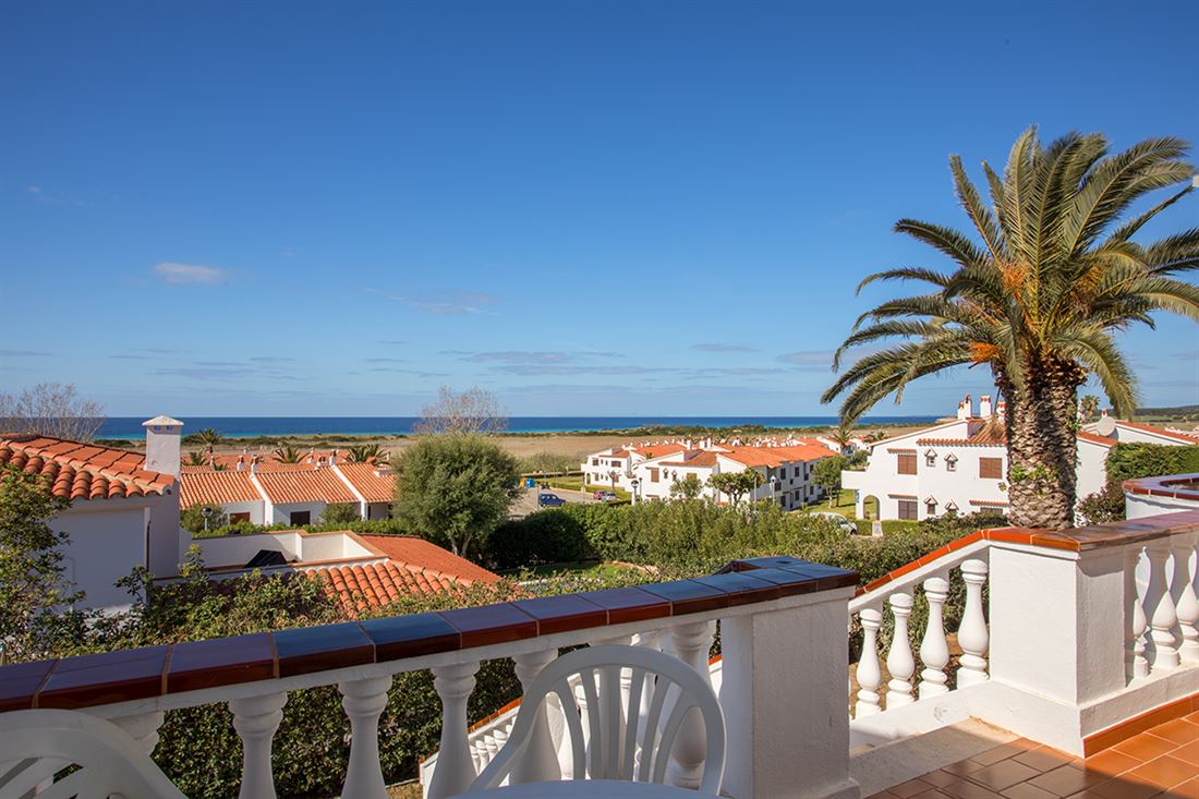 Spacious villa with 2 apartments, pool and sea views in Son Bou