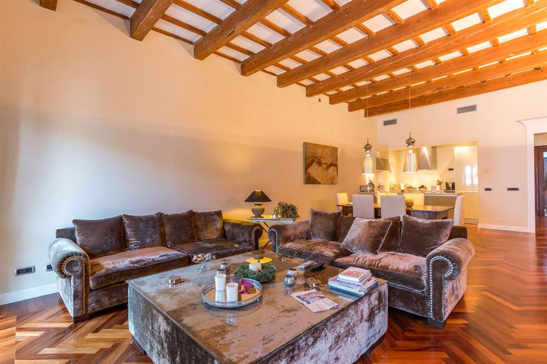 Elegant duplex penthouse in the center of Mahón with 2 balconies